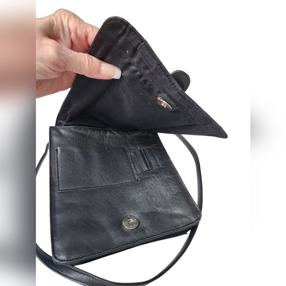 KENNETH COLE NEW YORK Soft Black Leather Silver Buckle Crossbody Bag EUC - Picture 6 of 16